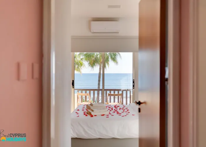 Beachfront Carpe Diem Villa Dromolaxia