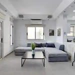 Beachfront Carpe Diem Villa
