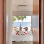 Beachfront Carpe Diem Villa Dromolaxia