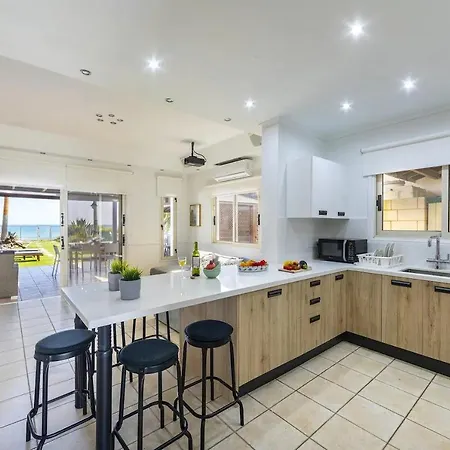 Beachfront Carpe Diem Villa *