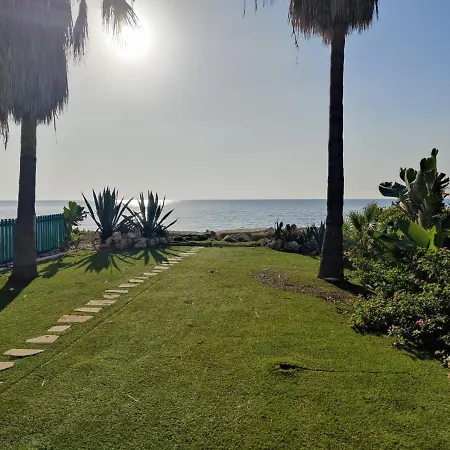 Beachfront Carpe Diem Villa