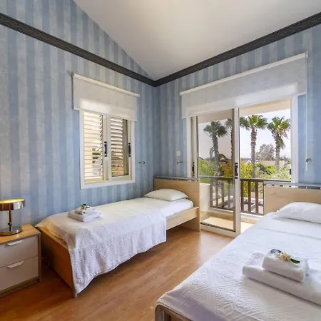 فيلة Beachfront Carpe Diem