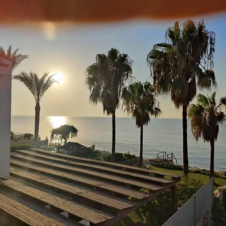 Beachfront Carpe Diem Villa Dromolaxia