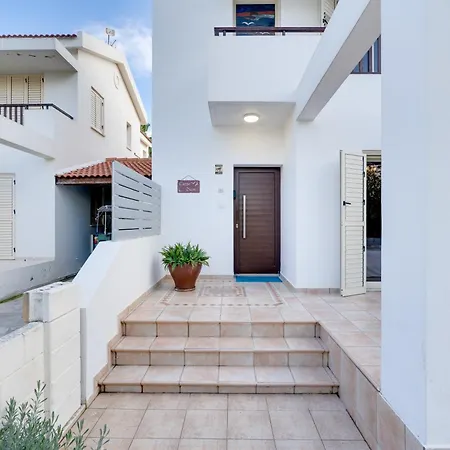 Beachfront Carpe Diem Villa Dromolaxia