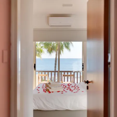 Beachfront Carpe Diem Villa Dromolaxia