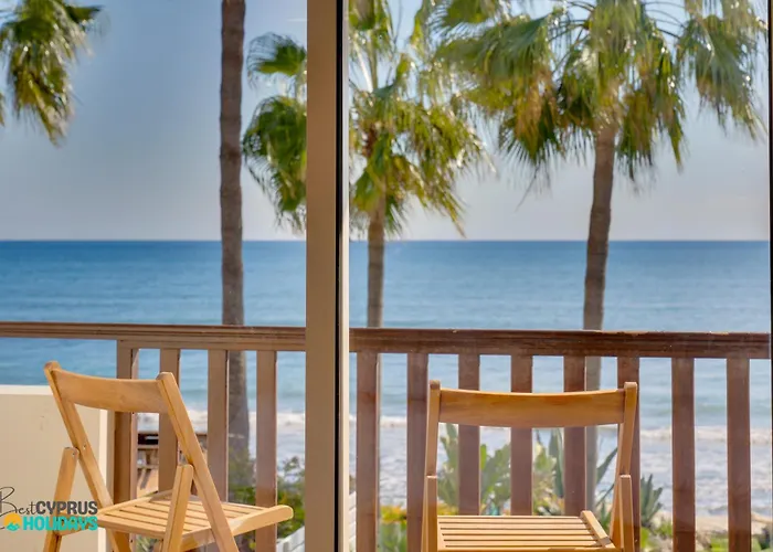 Beachfront Carpe Diem Vila