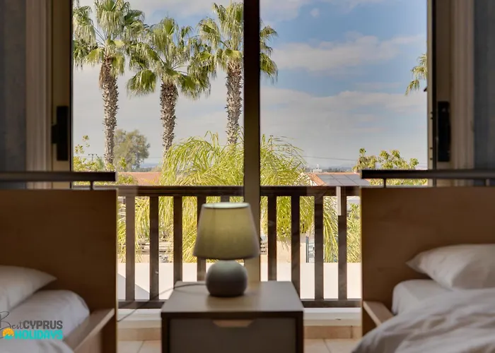 Vila Beachfront Carpe Diem Dromolaxia